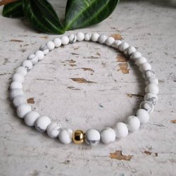 Pari armbnd howlite mat 4 mm