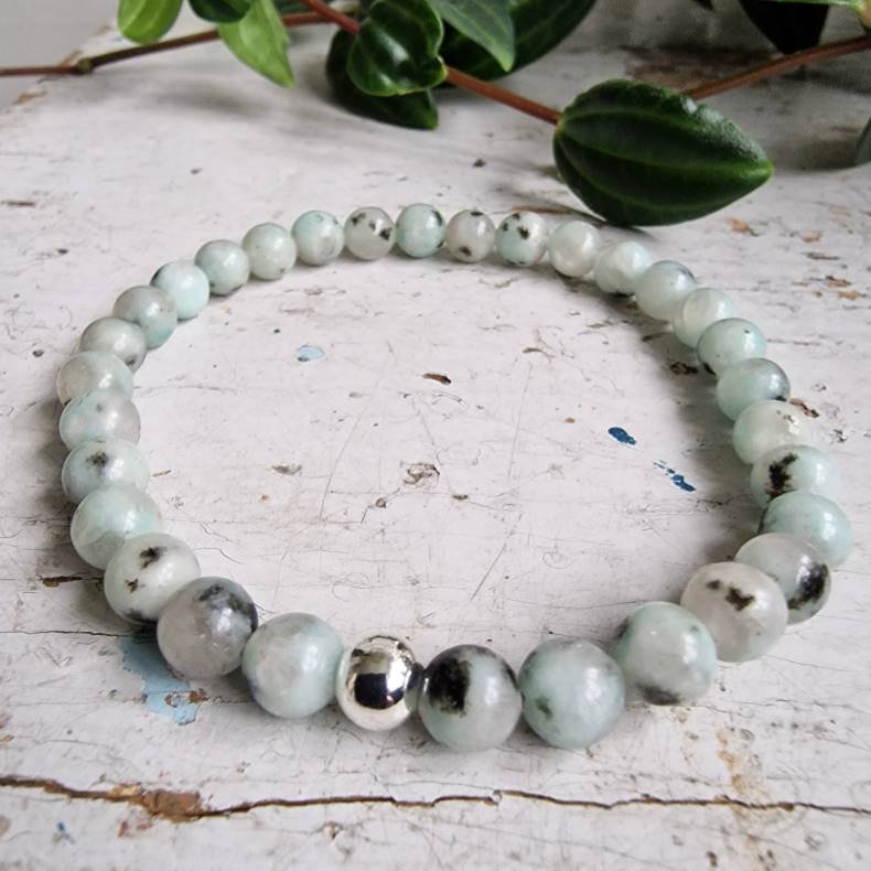 Kiwi jaspis armbnd 6 mm