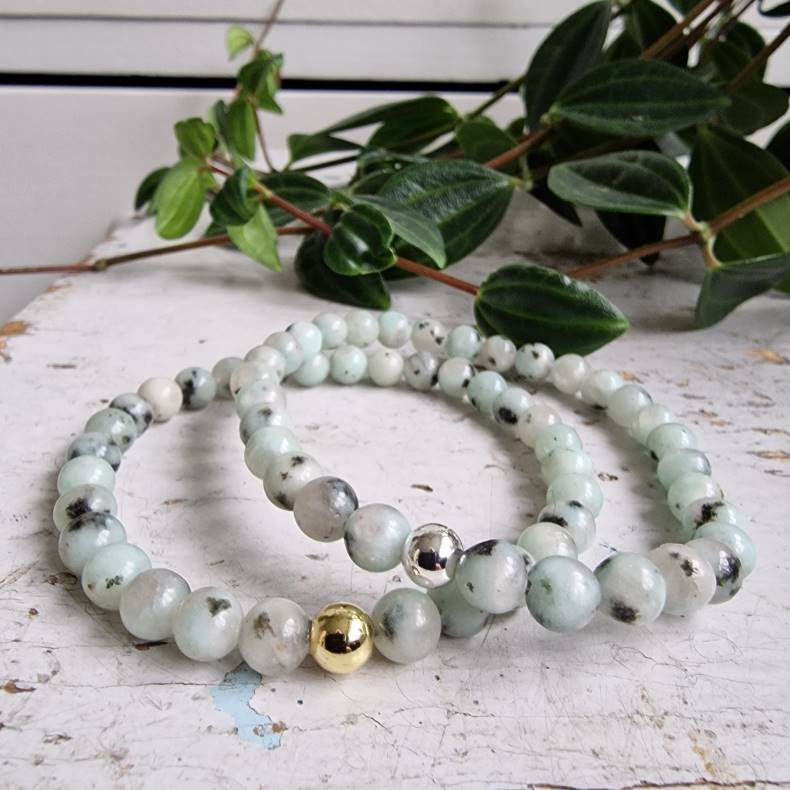 Kiwi jaspis armbnd 6 mm