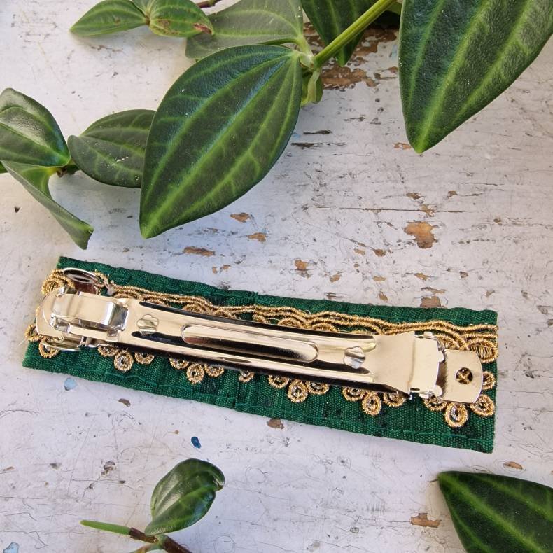 Mrk grn hrpynt med 10 cm spnde No. 100