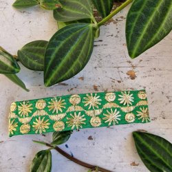 Grs grn hrpynt med 10 cm spnde No. 94