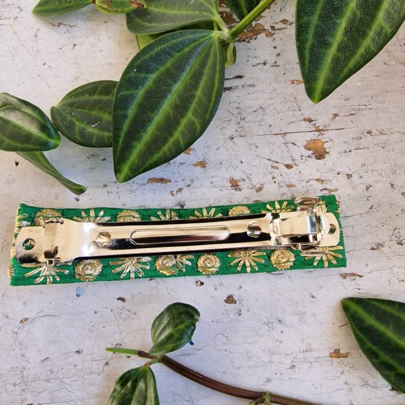 Grs grn hrpynt med 10 cm spnde No. 94