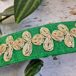 Grsgrn  hrpynt med 10 cm spnde No. 95