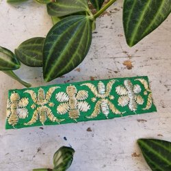 Grs grn hrpynt med 10 cm spnde No. 93