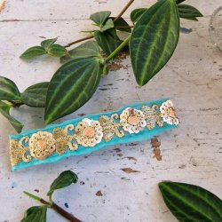 Turkis hrpynt med 10 cm spnde No.109