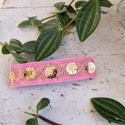 Rosa velour hrpynt med 10 cm spnde No.106