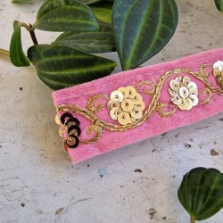 Rosa velour hrpynt med 10 cm spnde No.106