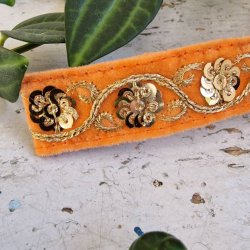 Lys Orange velour hrpynt med 10 cm spnde No. 99