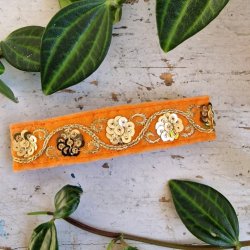 Lys Orange velour hrpynt med 10 cm spnde No. 99