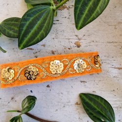 Lys Orange velour hrpynt med 10 cm spnde No. 99