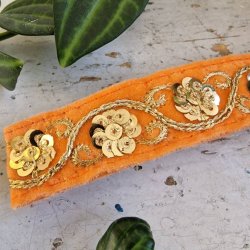 Lys Orange velour hrpynt med 10 cm spnde No. 99