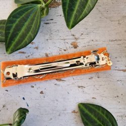 Lys Orange velour hrpynt med 10 cm spnde No. 99