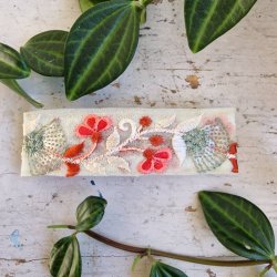 Hvid/sart  hrpynt med 10 cm spnde No. 97