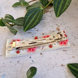 Hvid/sart  hrpynt med 10 cm spnde No. 97