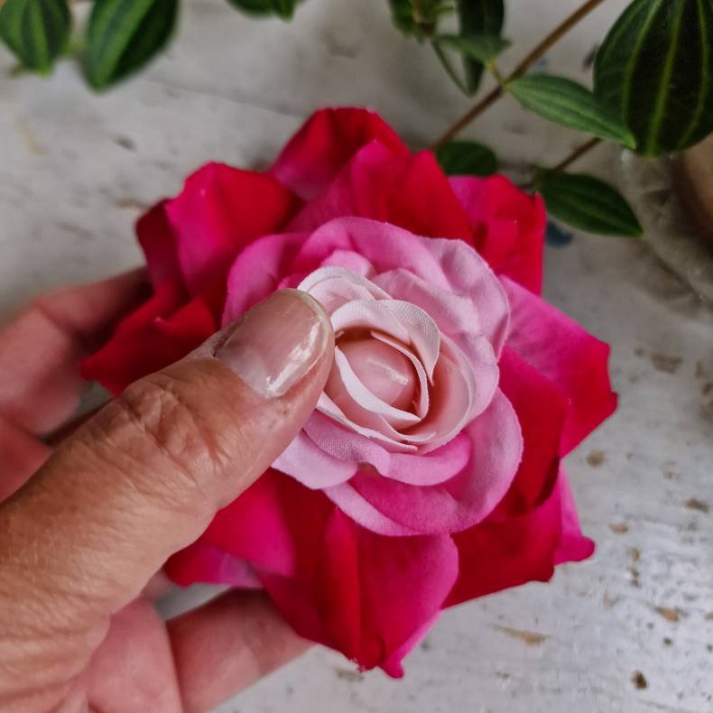 Rd/lyserd rose blomster pynt S