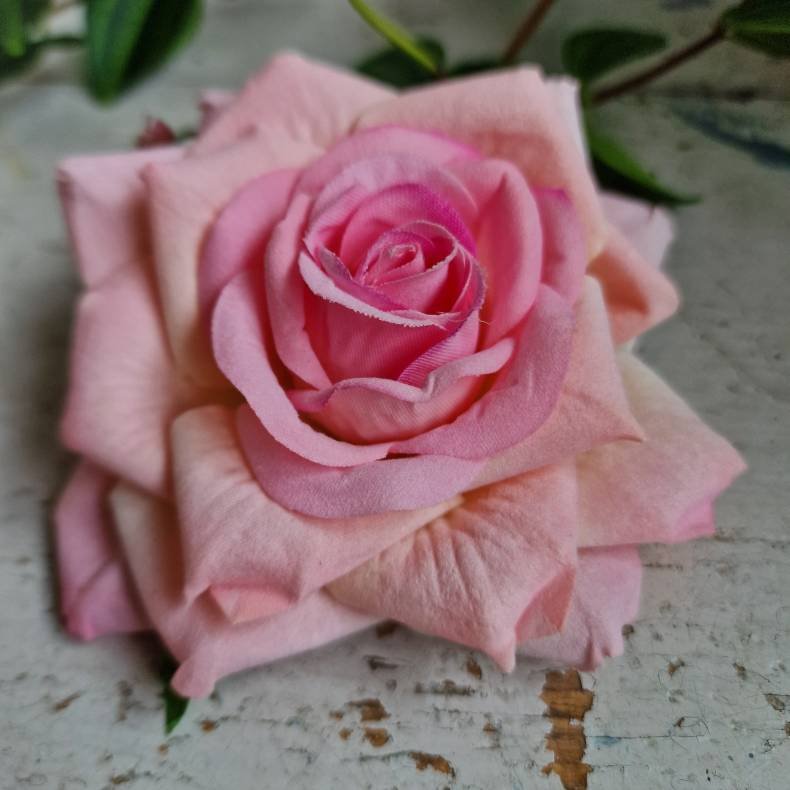 Lyserd rose blomster pynt S