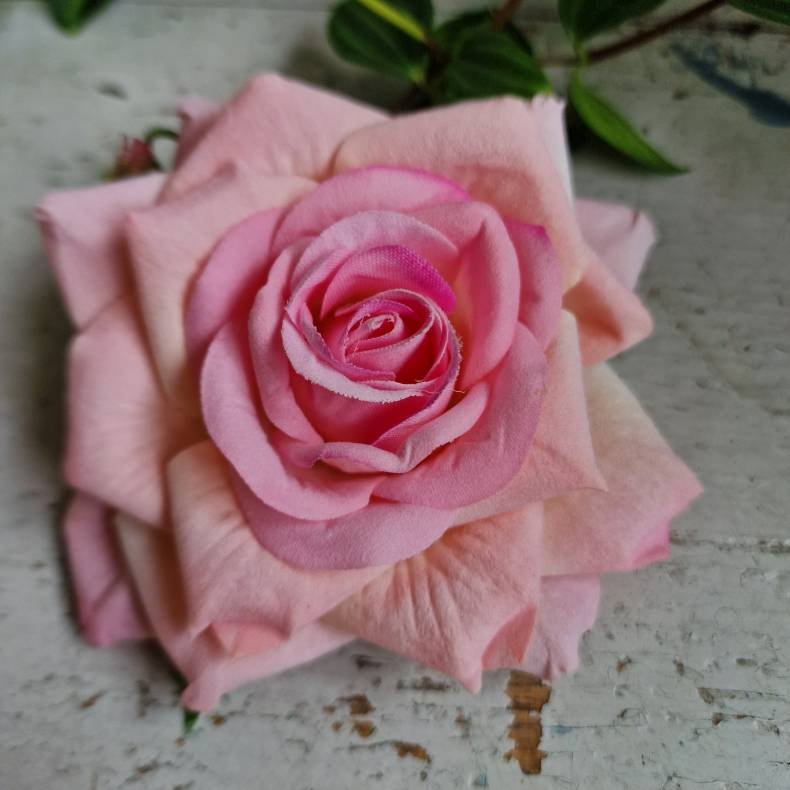 Lyserd rose blomster pynt S