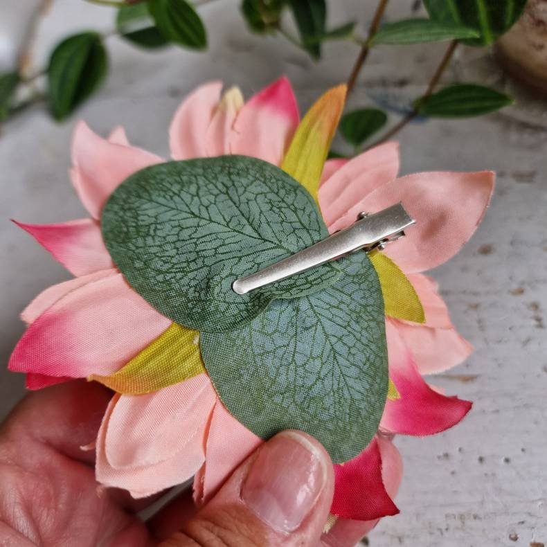 Fersken/rd  krysantemum blomster clips M