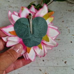 Pink/hvid/lime krysantemum blomster clips M