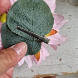 Lyserd krysantemum blomster clips M