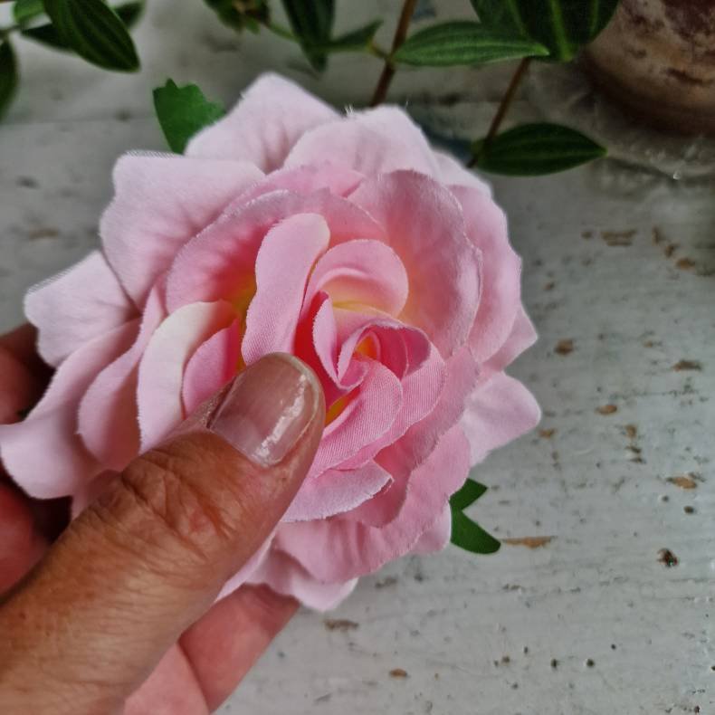 Lyserd rose blomster pynt M