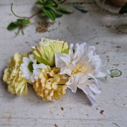 Gule og hvide blomster mix hrspnde 10 cm NO: 33