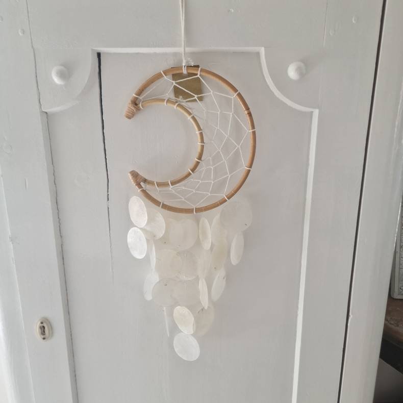 Drmmefanger Mne stor med skaller og vindspils effekt