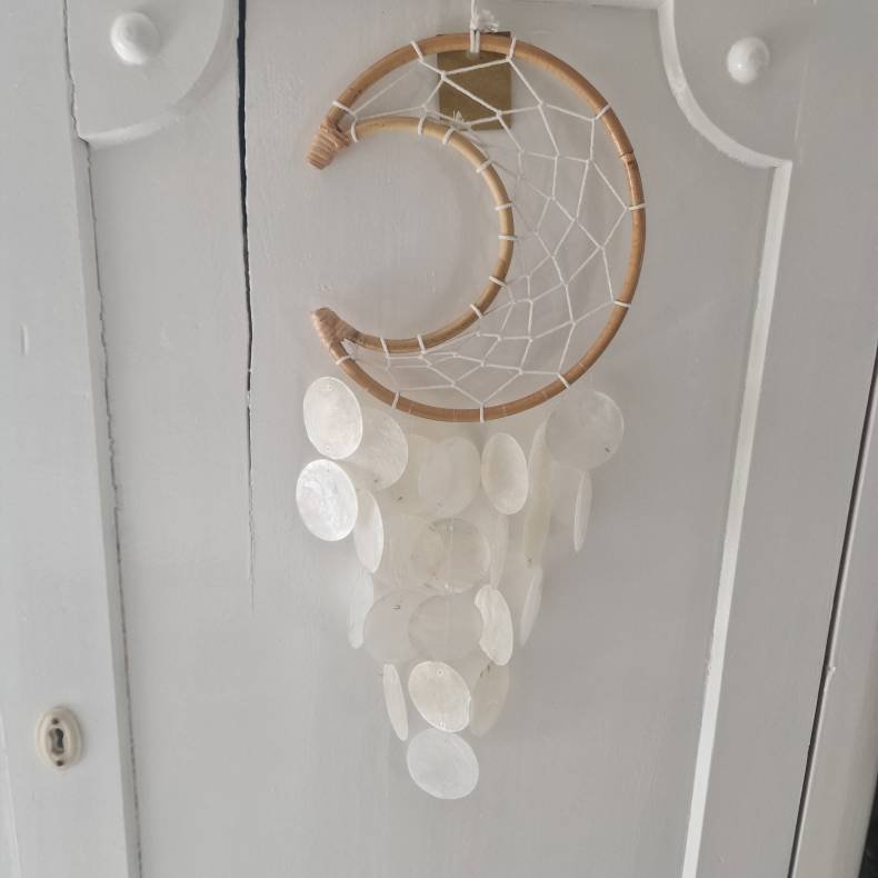 Drmmefanger Mne stor med skaller og vindspils effekt