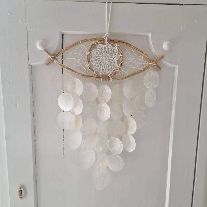 Drmmefanger det tredie je med skaller og vindspils effekt