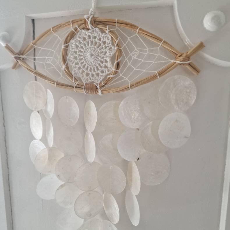 Drmmefanger det tredie je med skaller og vindspils effekt