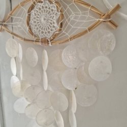 Drmmefanger det tredie je med skaller og vindspils effekt