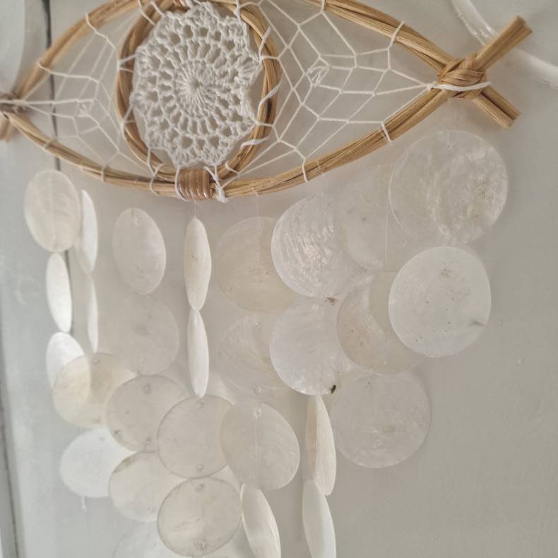 Drmmefanger det tredie je med skaller og vindspils effekt