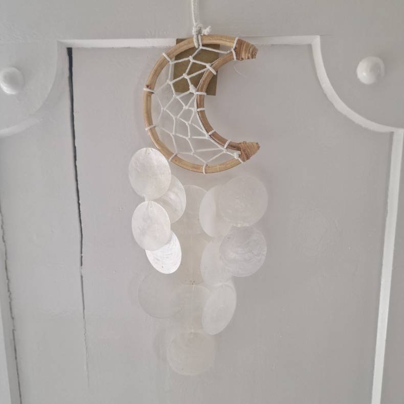 Drmmefanger Mne lille med skaller og vindspils effekt