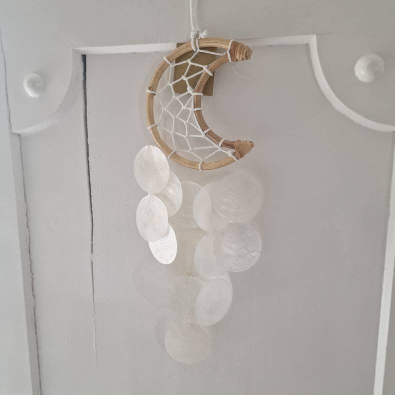 Drmmefanger Mne lille med skaller og vindspils effekt