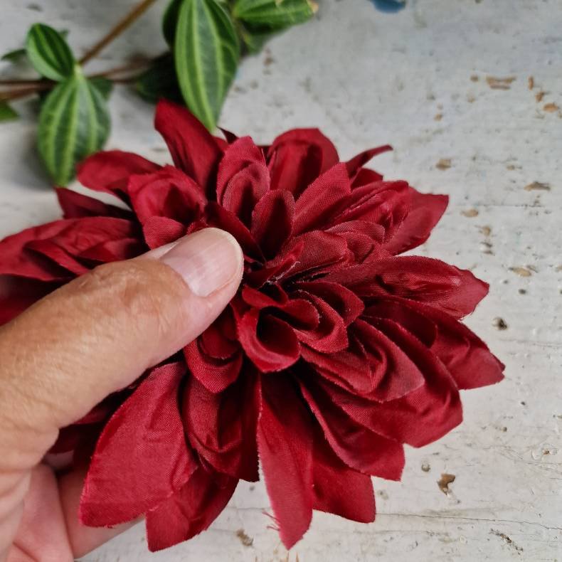 Mrkrd karmosin georgine blomster pynt S