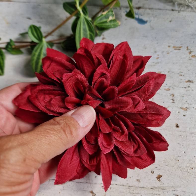 Mrkrd karmosin georgine blomster pynt S