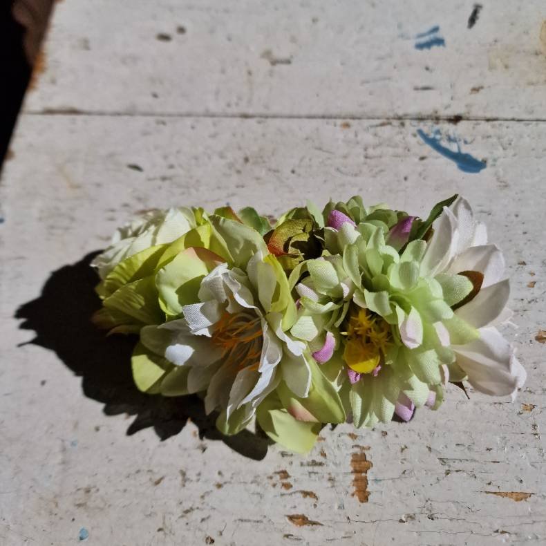 Grn/hvid blomster mix hrspnde 10 cm NO: 25