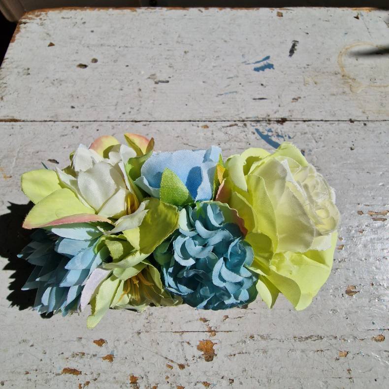  Grn,hvid og bl blomster mix hrspnde 10 cm NO: 28