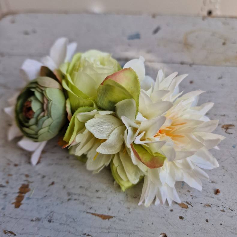 Hvide og grnne blomster mix hrspnde 10 cm NO: 24