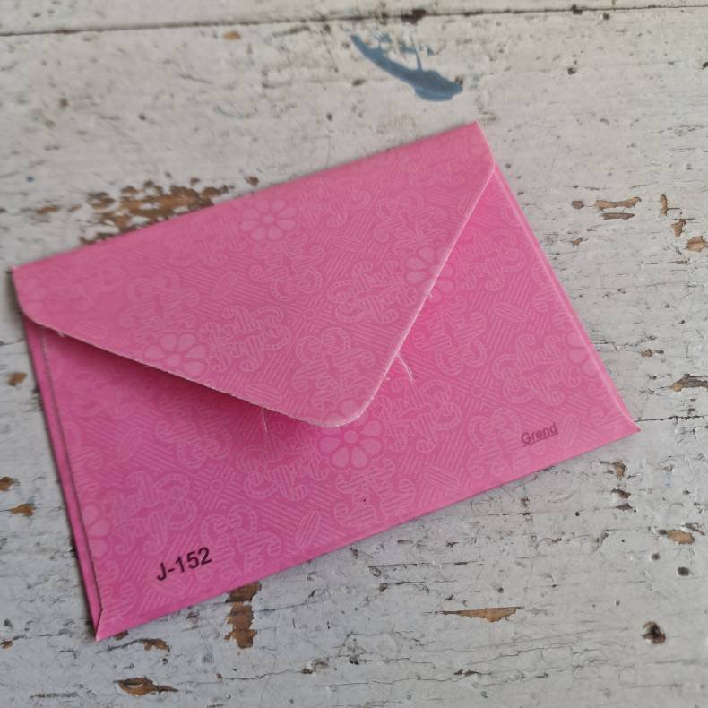 Kuvert lille, Pink med guldtryk