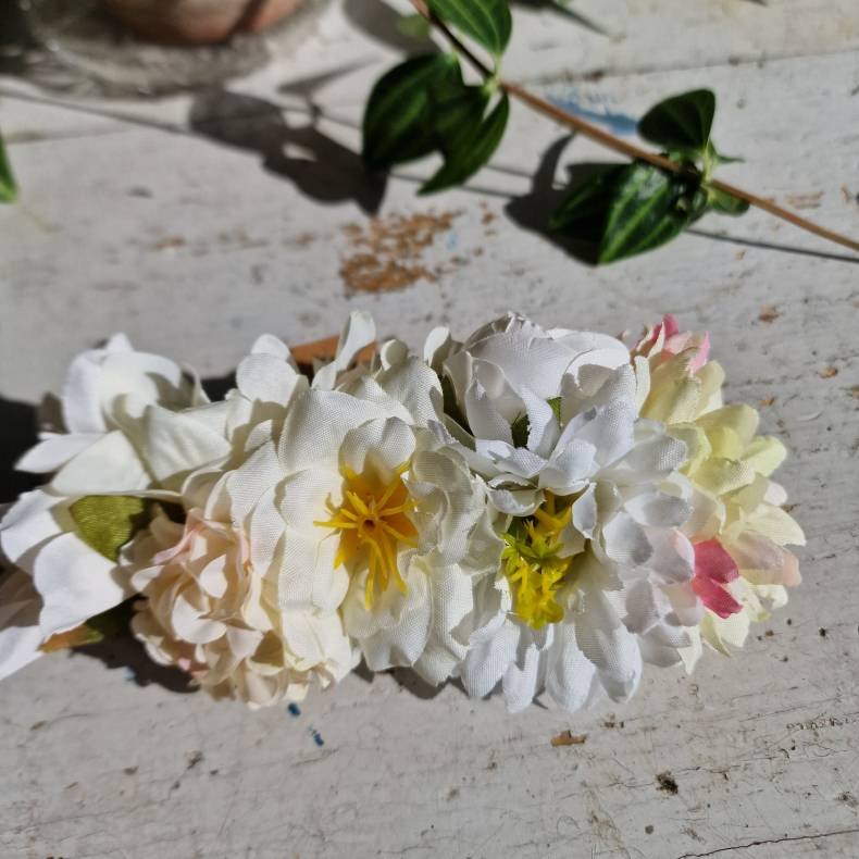 Hvidt blomster mix hrspnde 10 cm NO: 58