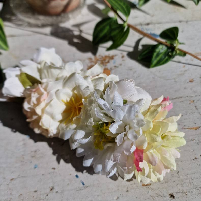 Hvidt blomster mix hrspnde 10 cm NO: 58