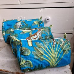 Turkise Indiske Bloktrykte kosmetik/toilettasker med tigere og skov.