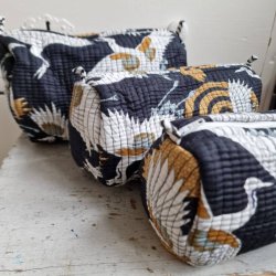 Sorte Indiske Bloktrykte kosmetik/toilettasker med store fugle.