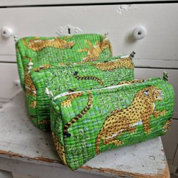 Grs grnne Indiske Bloktrykte kosmetik/toilettasker med tigere 