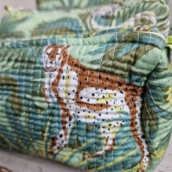 Grnne Indiske Bloktrykte kosmetik/toilettasker med tigere og skov.