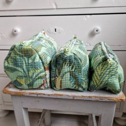 Grnne Indiske Bloktrykte kosmetik/toilettasker med tigere og skov.