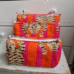 Orange og pink stribede Indiske Bloktrykte kosmetik/toilettasker med tigere