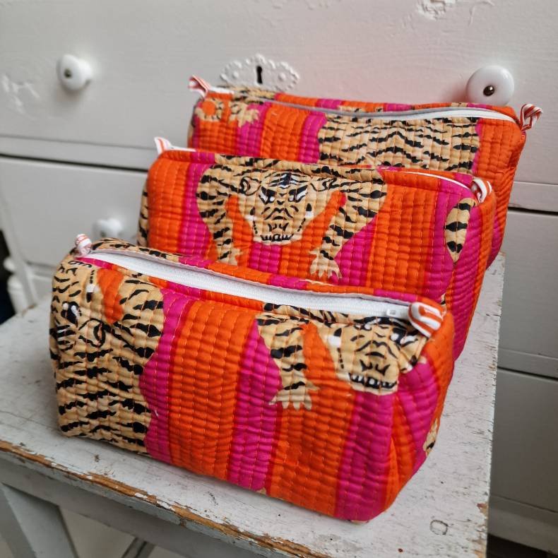 Orange og pink stribede Indiske Bloktrykte kosmetik/toilettasker med tigere