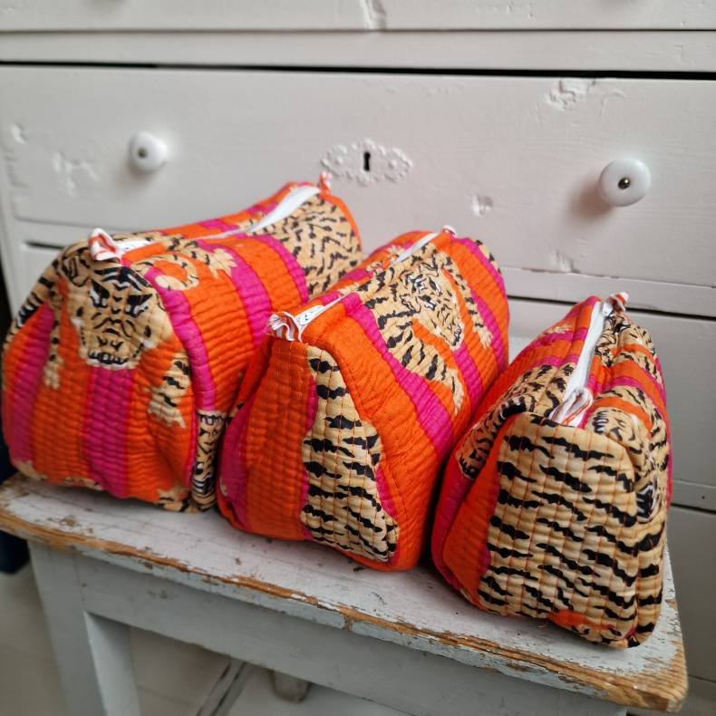 Orange og pink stribede Indiske Bloktrykte kosmetik/toilettasker med tigere